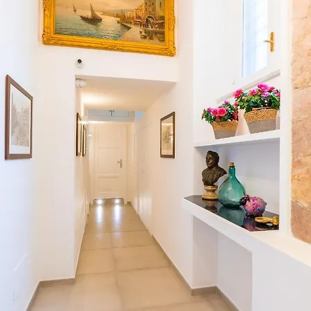 Konukevi Residenza Partanna By Napoliapartments Napoli