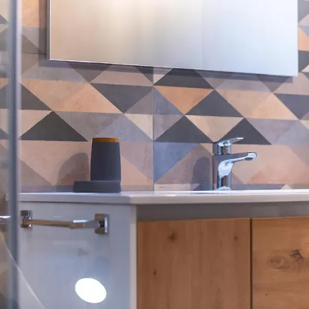 Konukevi Residenza Partanna By Napoliapartments