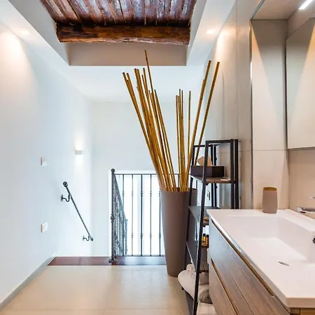 Konukevi Residenza Partanna By Napoliapartments